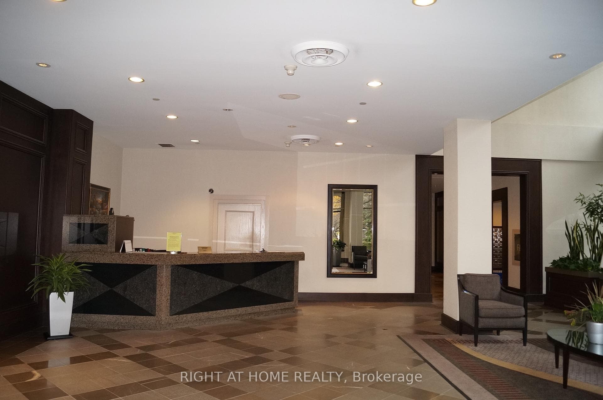 30 Greenfield Avenue Unit 2012 photo 21