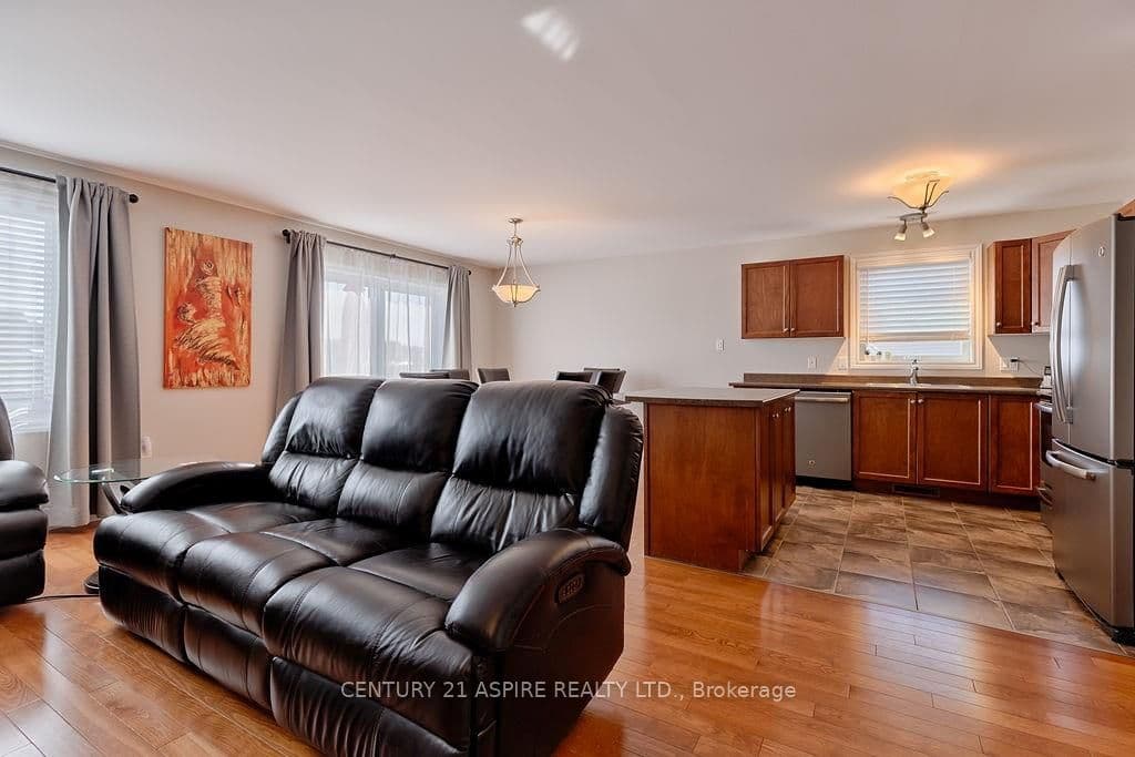 44 GREENVALE Crescent photo 7