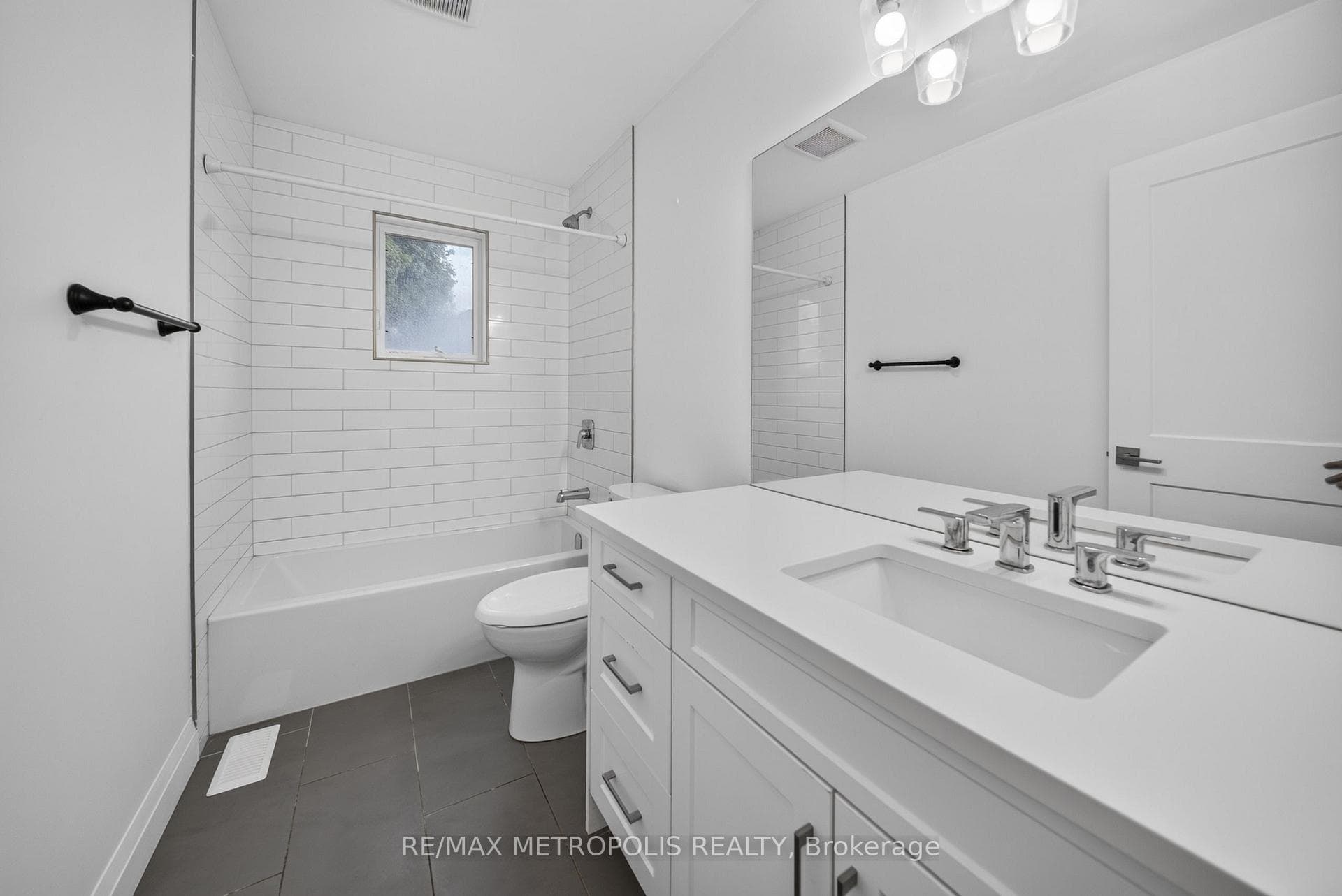 55 Russ Street photo 16