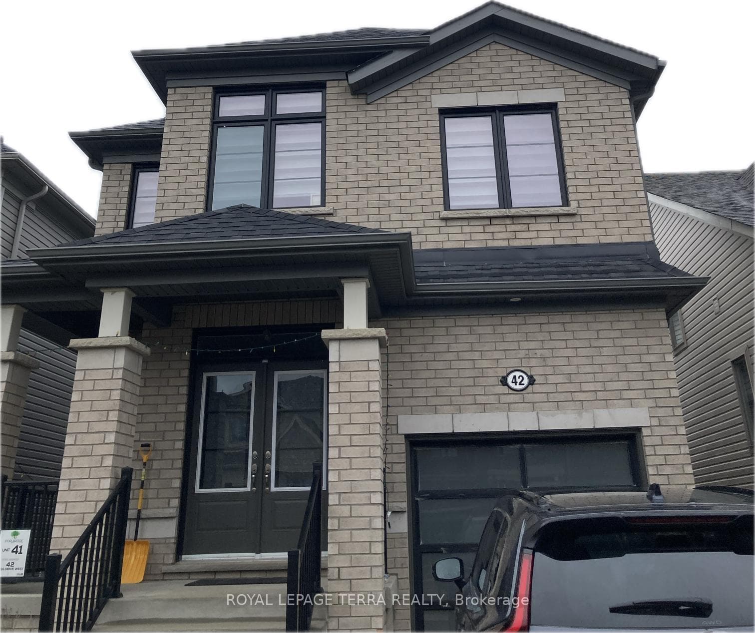 42 Dass Drive photo 1
