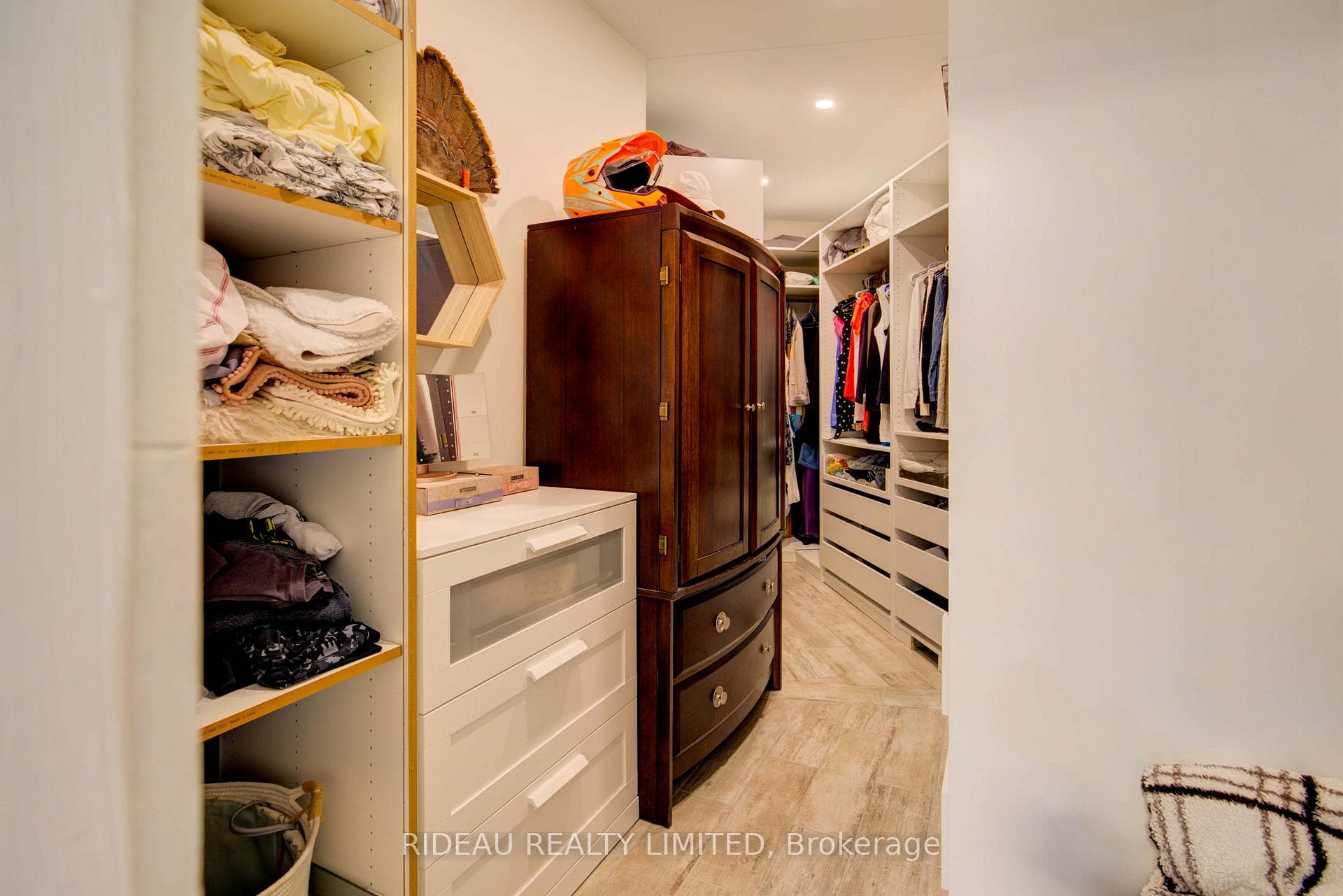 Walk in closet