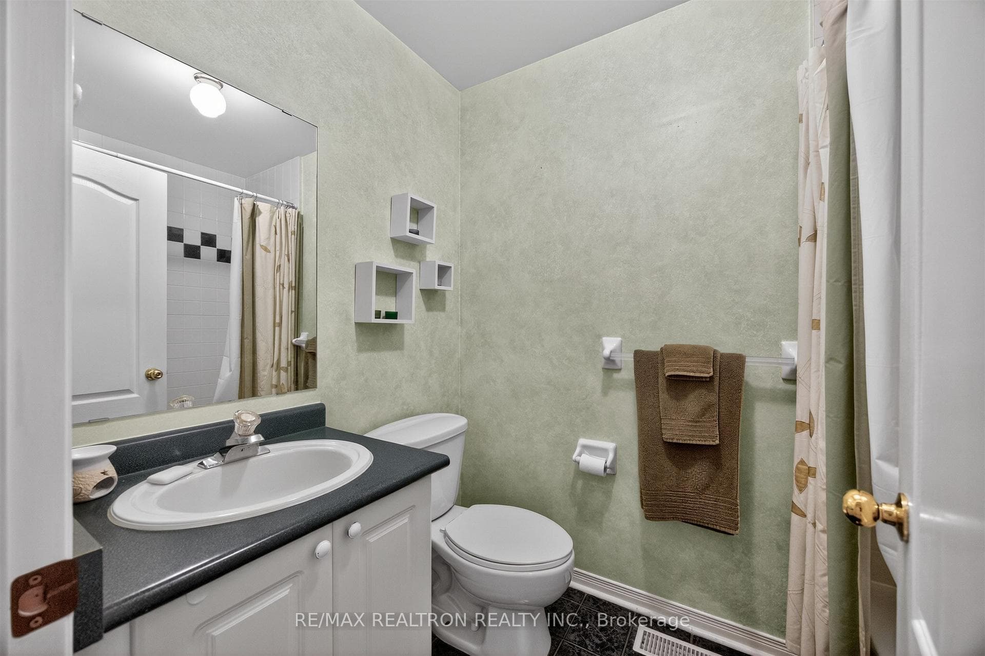 441 Heddle Crescent photo 30