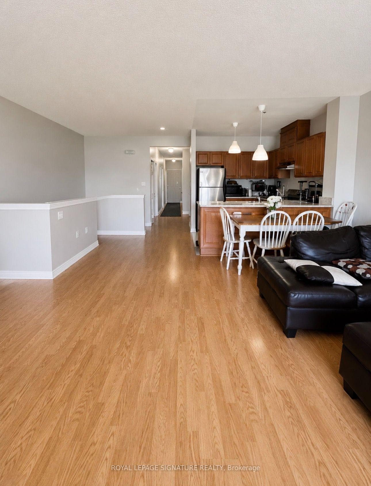 9421 Jane Street Unit 223 photo 3