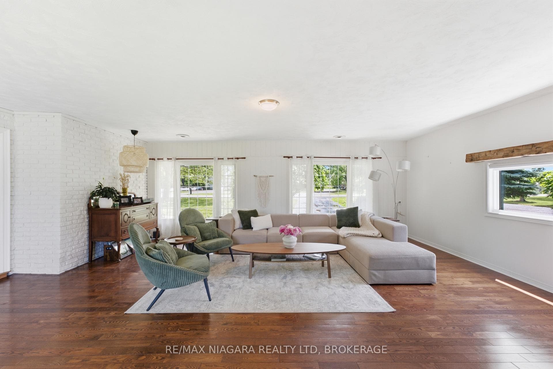 1042 Lakeshore Road photo 12