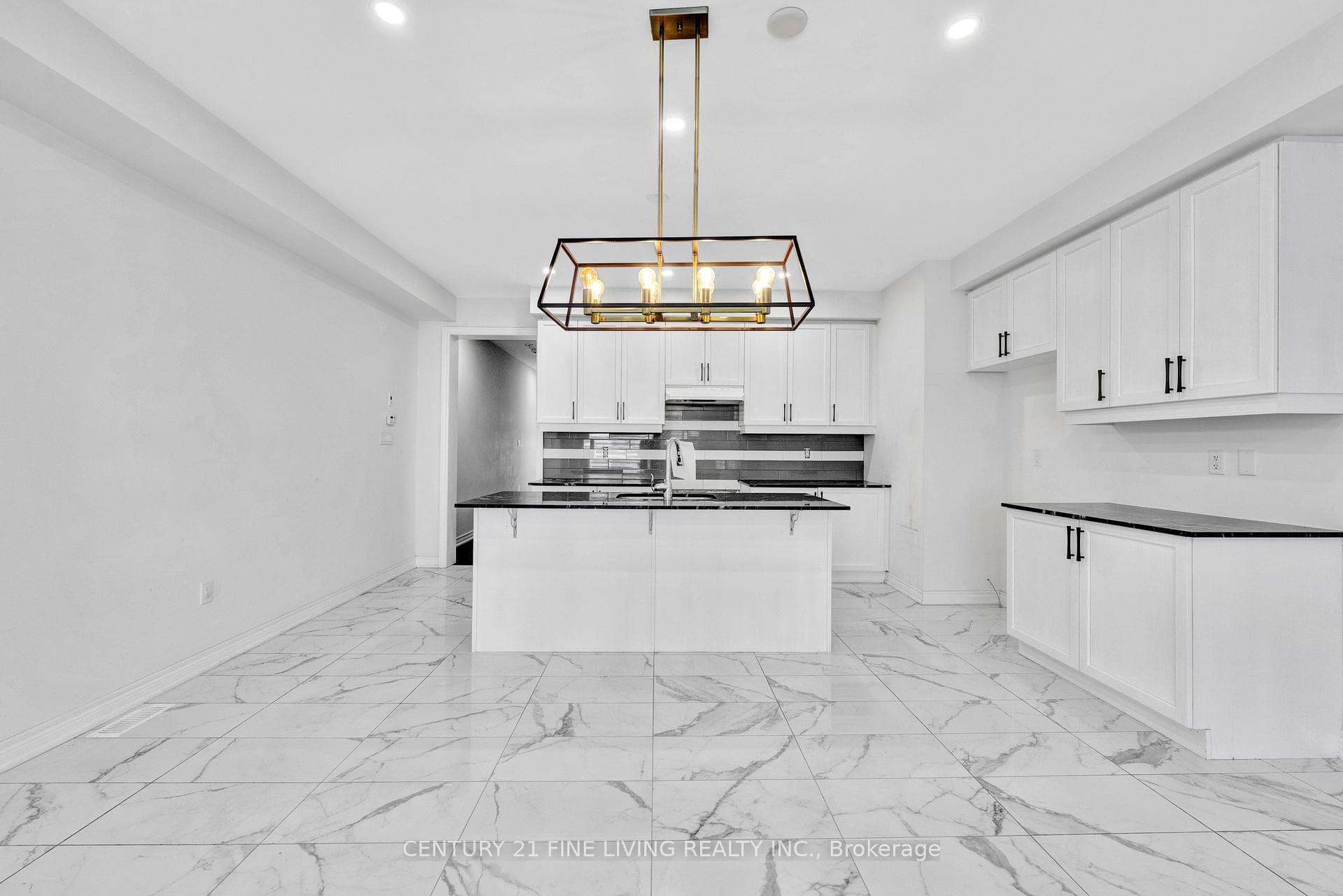 115 ADVENTURA Road photo 6
