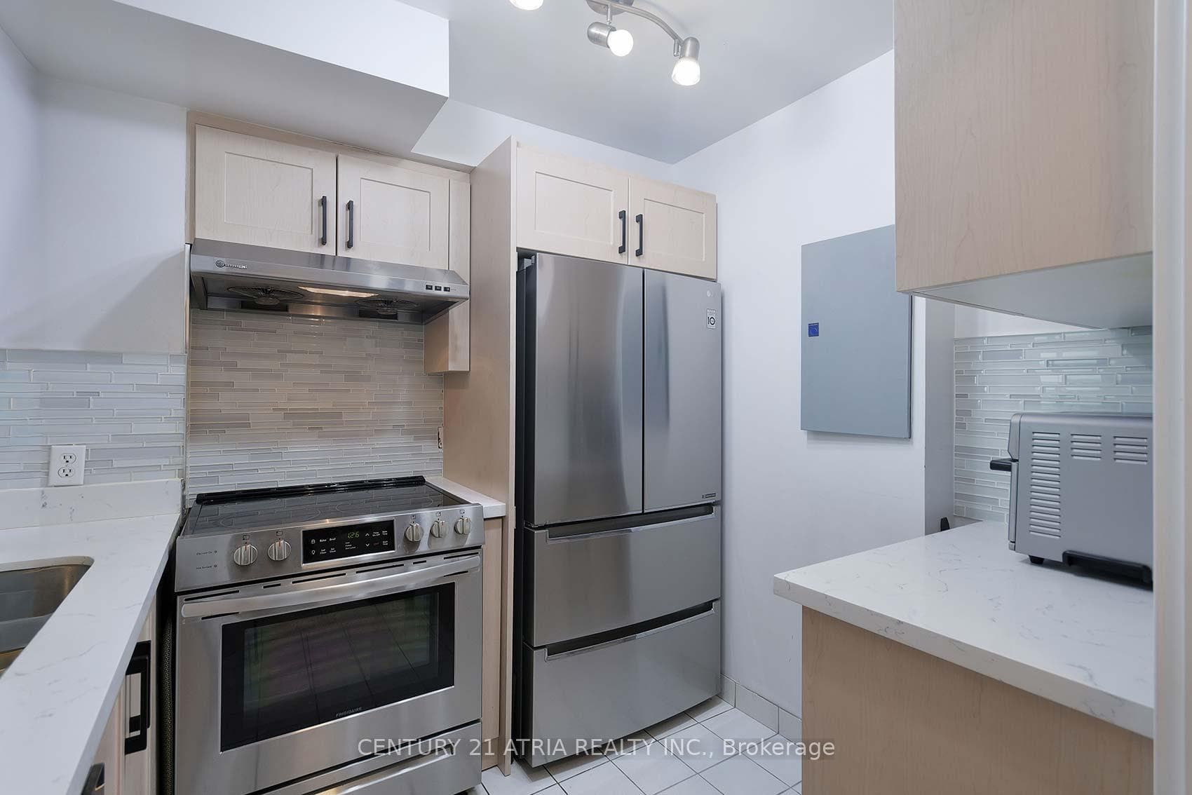 8 Lee Centre Drive Unit 710 photo 11