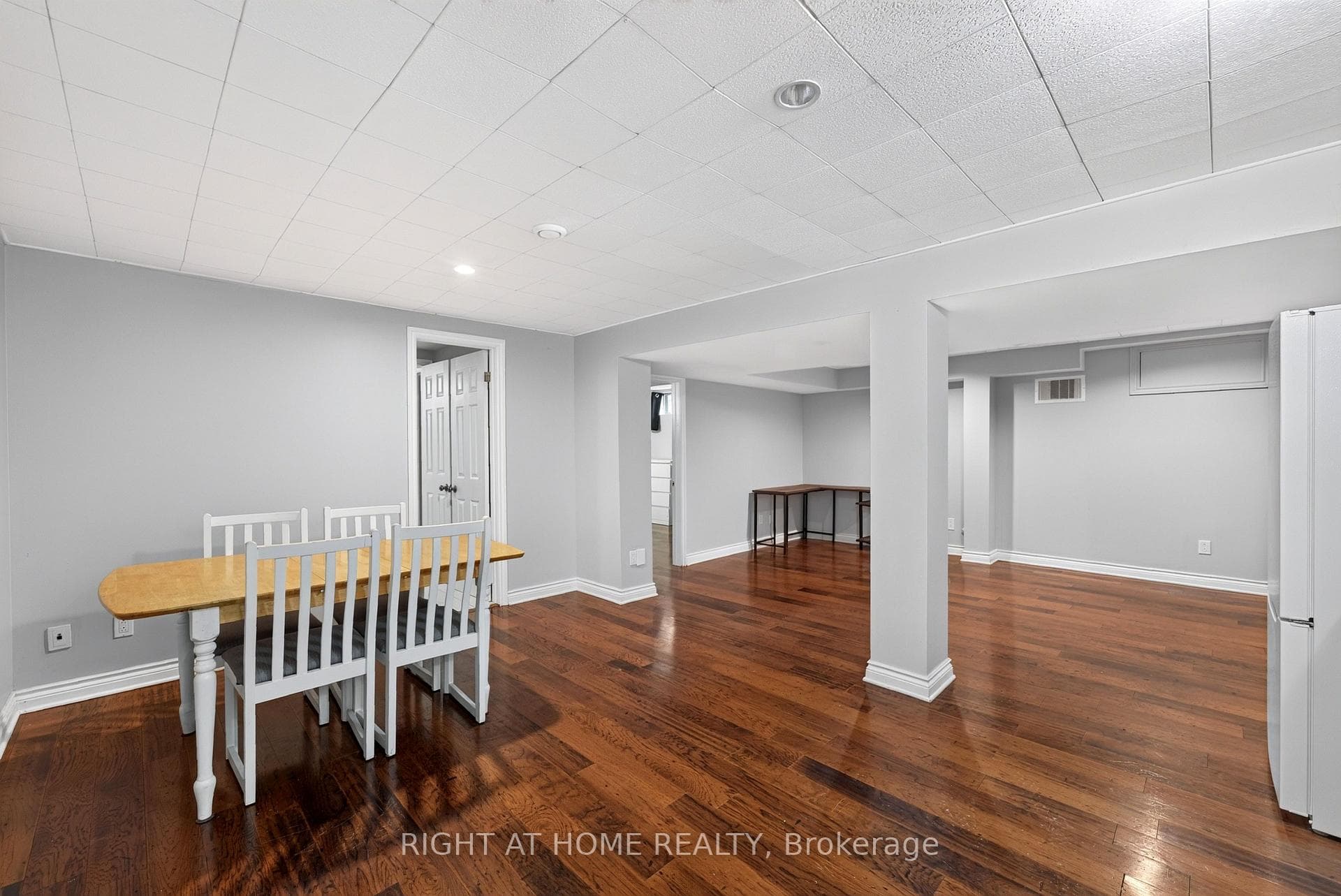 60 Westwood Drive photo 10
