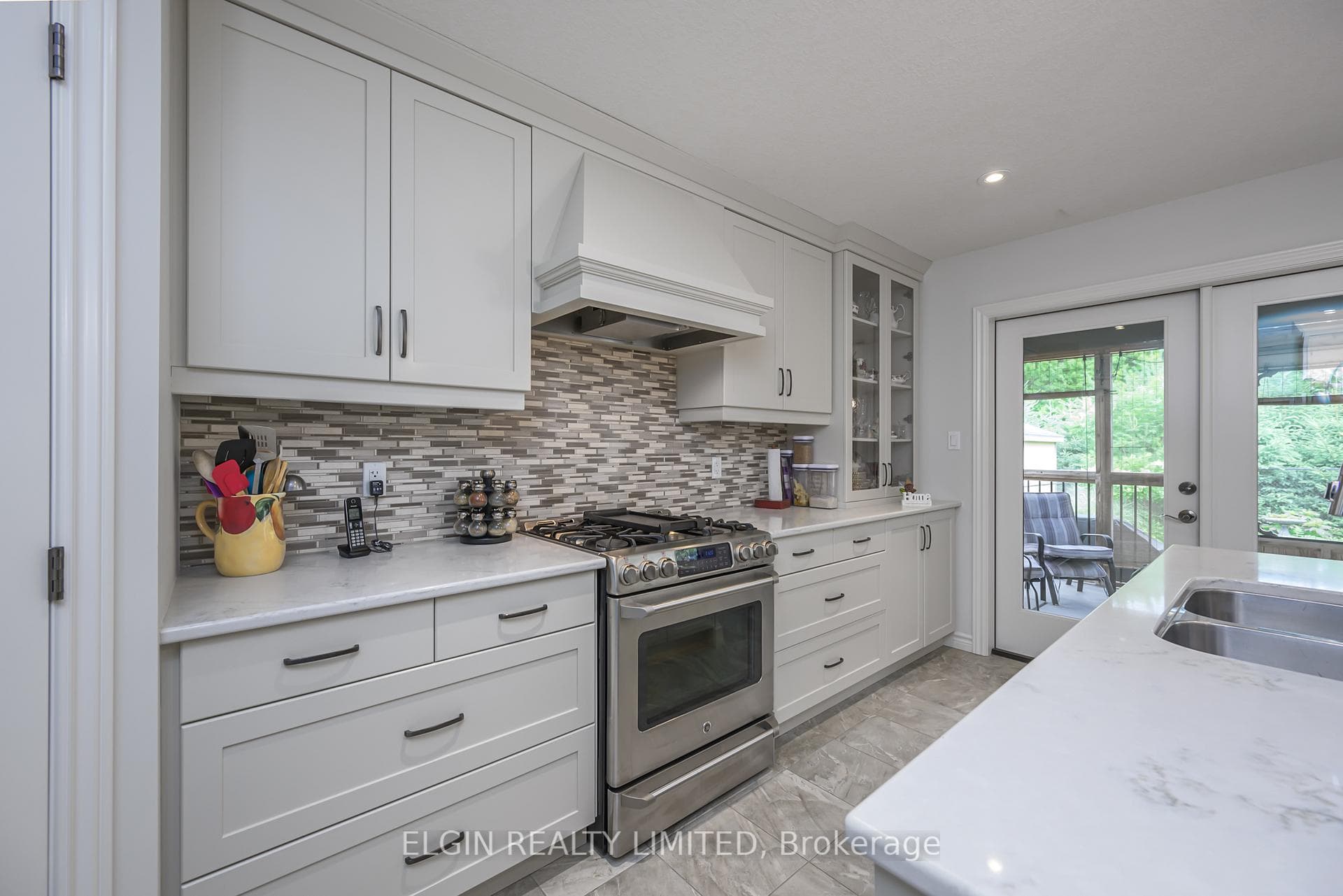 424 Beamish Street photo 9