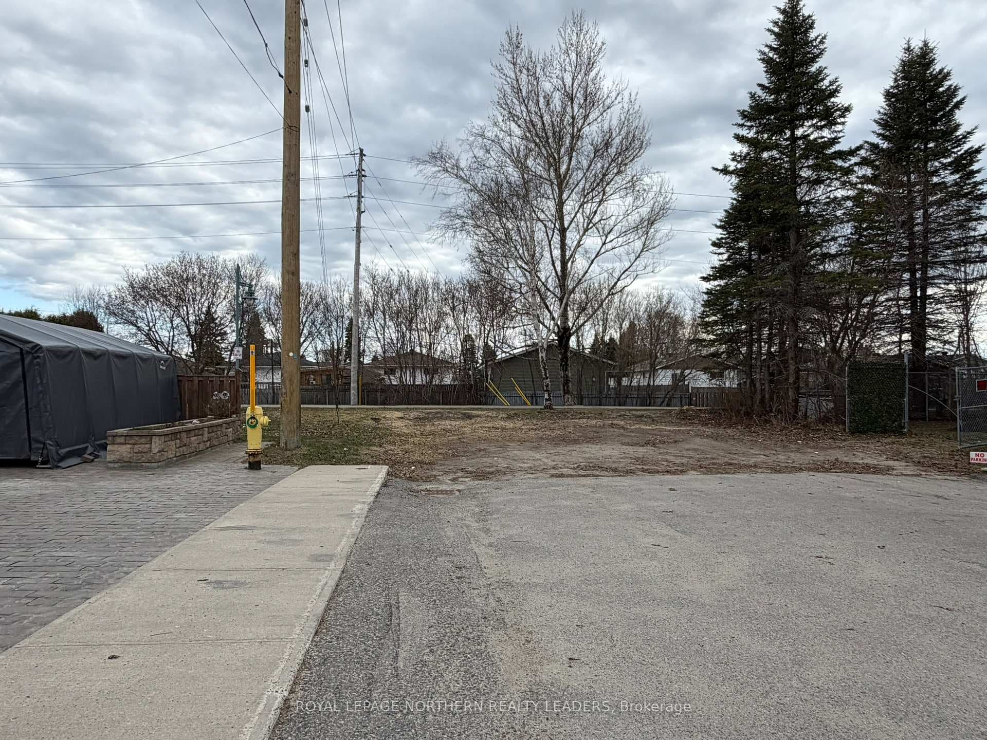 424 Maple Street photo 38