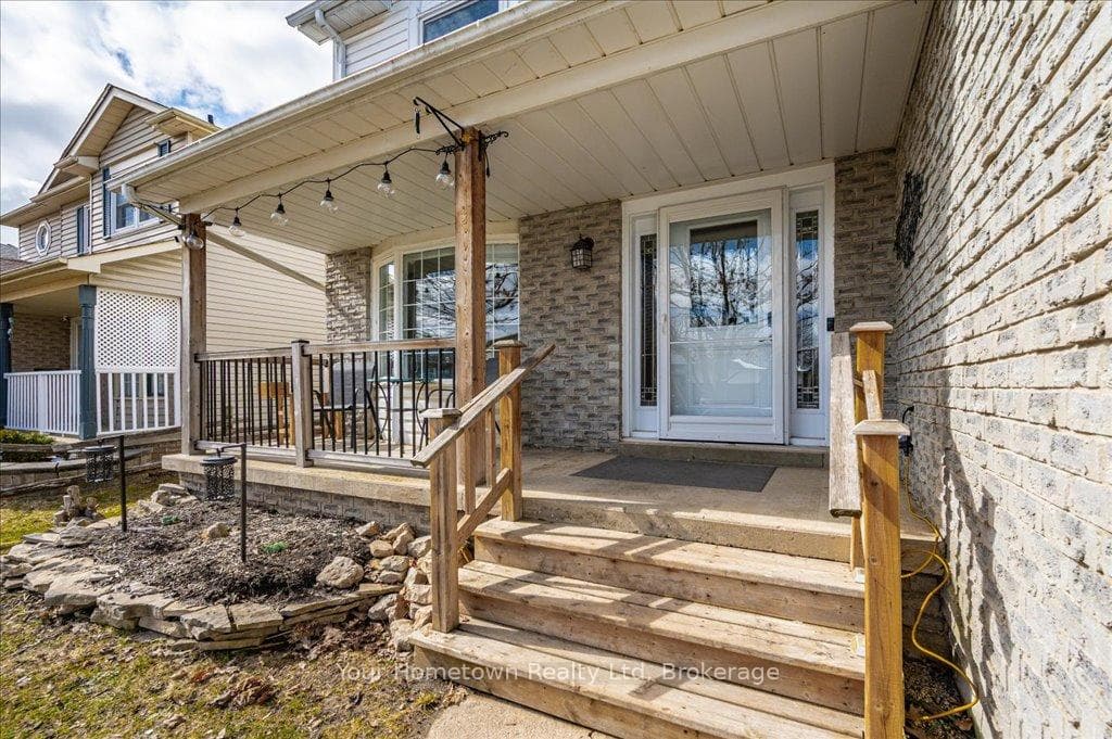 219 Elizabeth Crescent photo 5