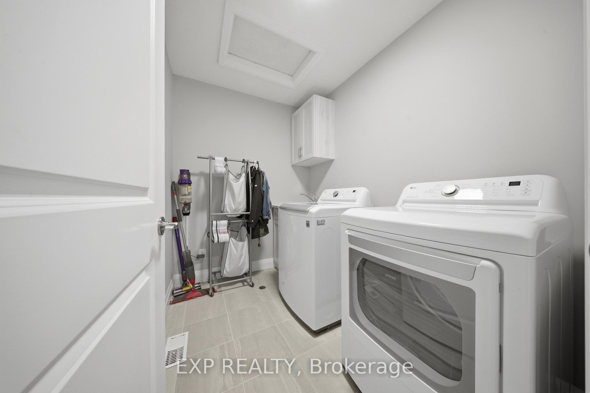 107 Stephenson Way photo 19