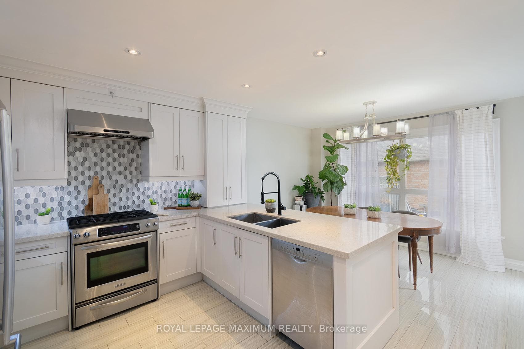 33 La Neve Avenue photo 16