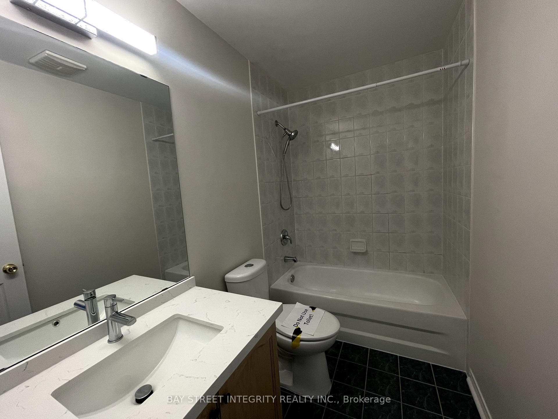 Bathroom (2nd Floor)