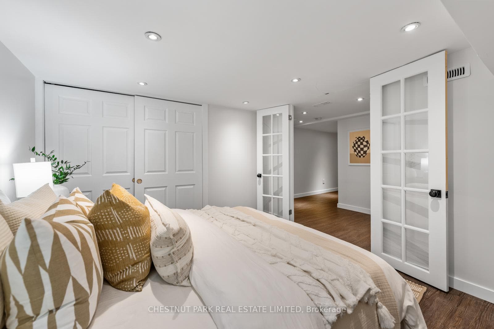 146 Boulton Avenue photo 35