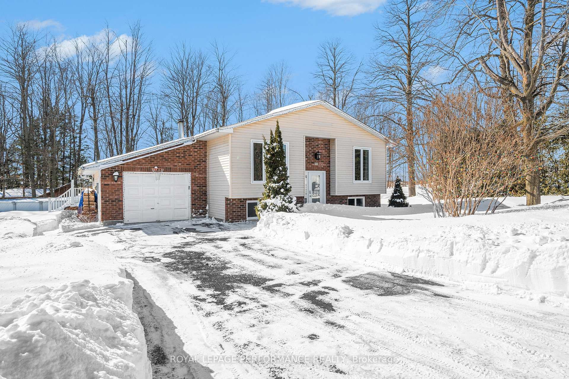 18 Cloutier Drive photo 1