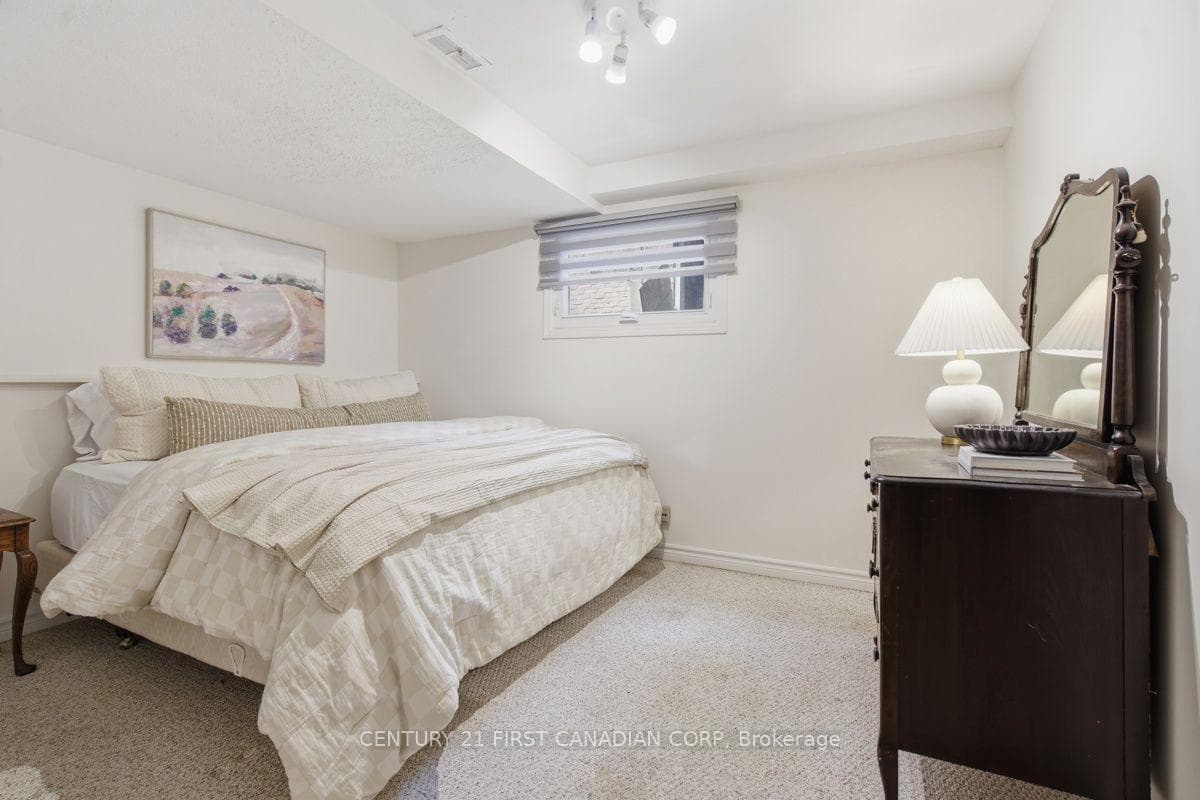 46 Ski Valley Crescent photo 18