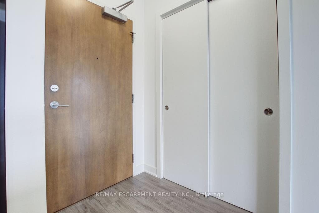 340 PLAINS Road Unit 207 photo 5