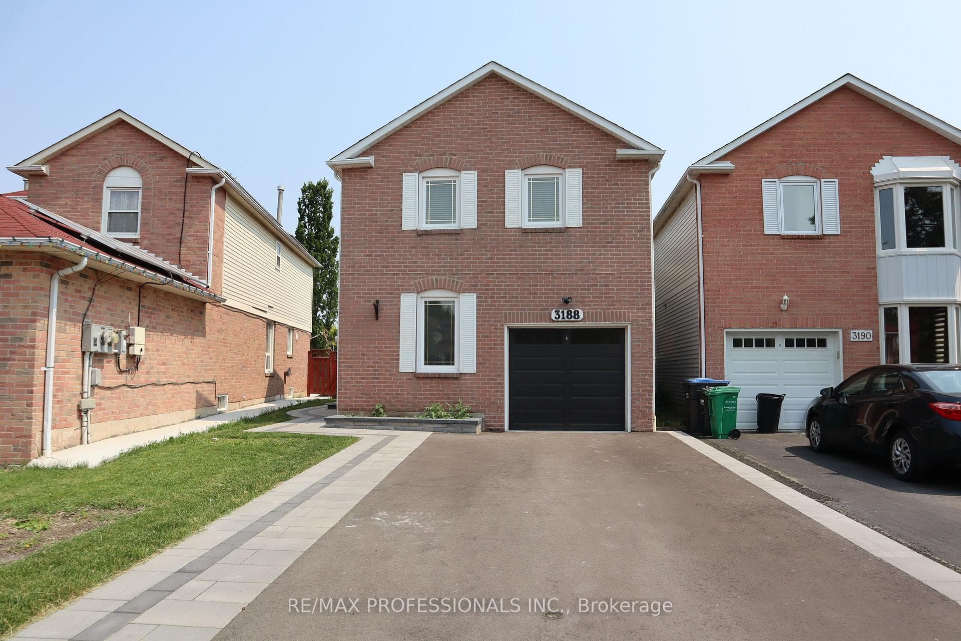 3188 Cambourne Crescent Unit Lower photo 1
