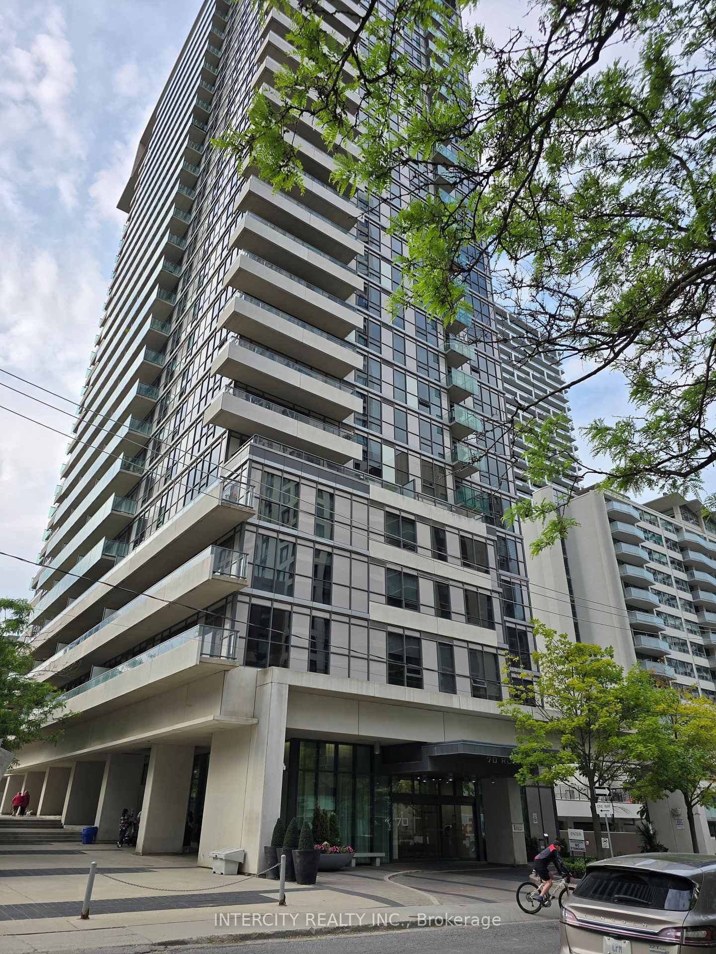70 Roehampton Avenue Unit 1612 photo 1