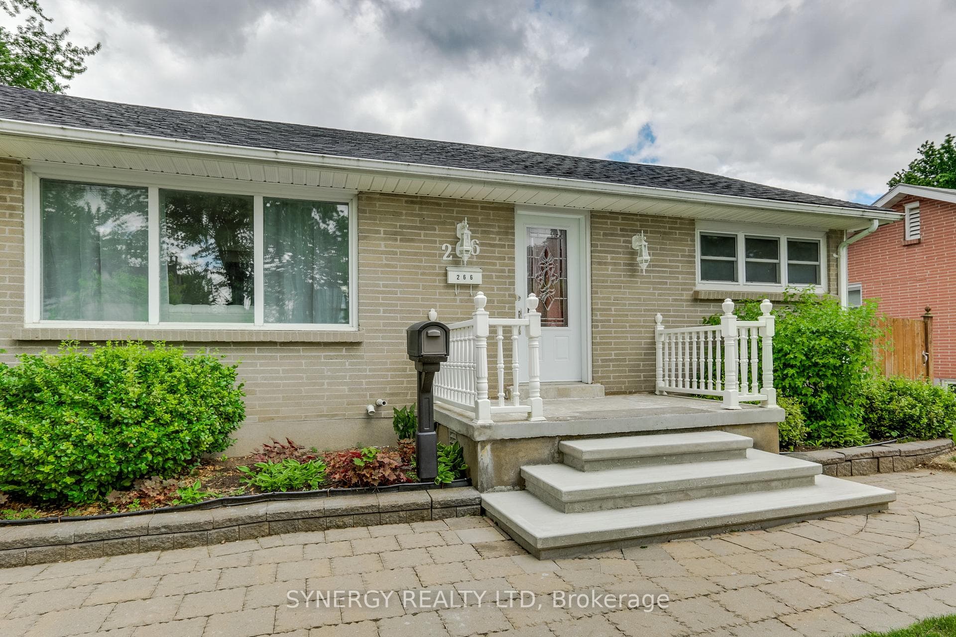 266 Adelaide Street photo 3