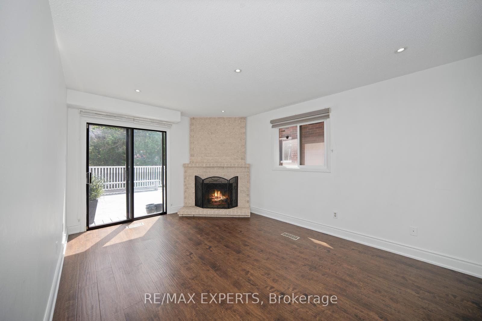 66 Carl Crescent photo 11