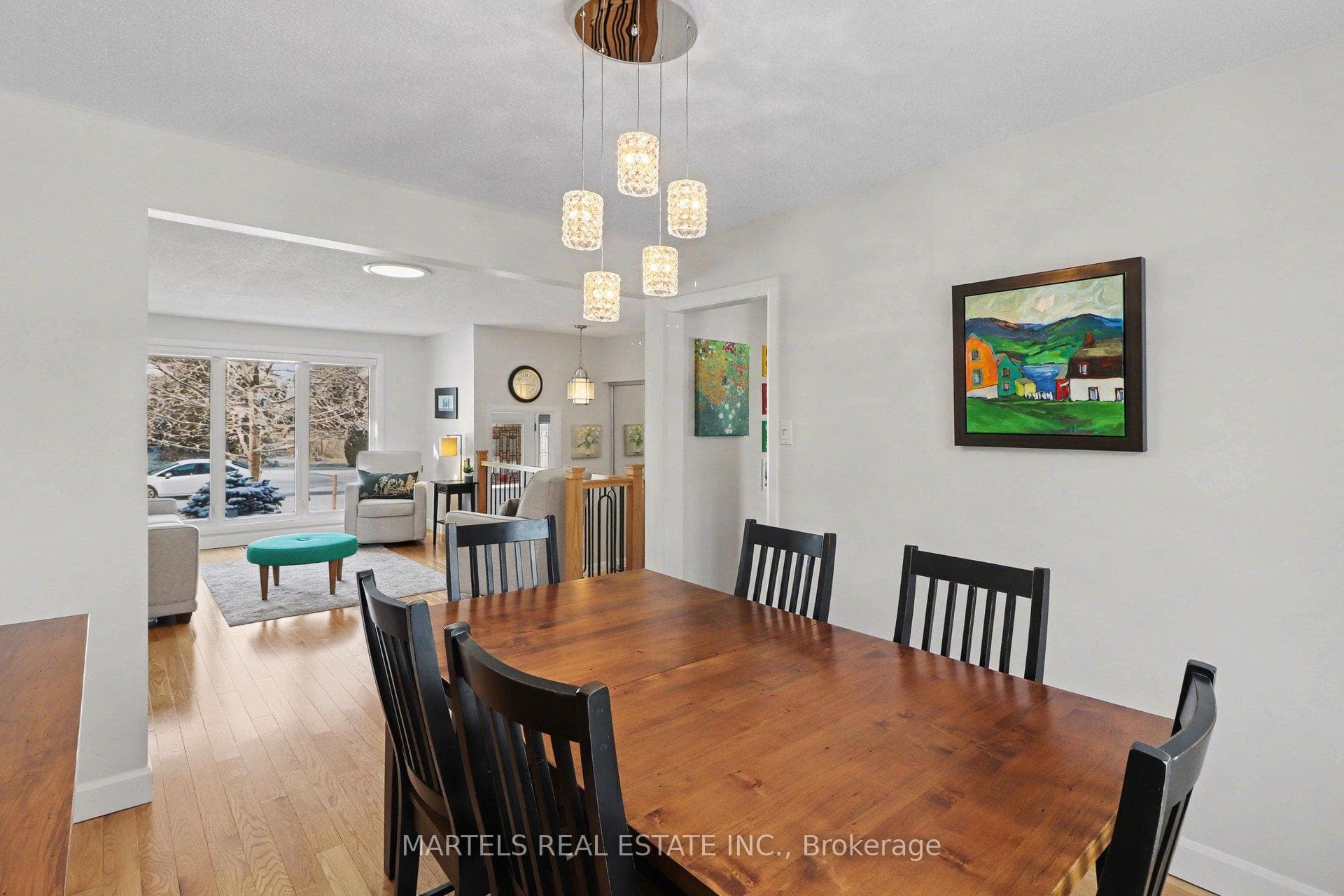 Combined living/dining room, great to entertain