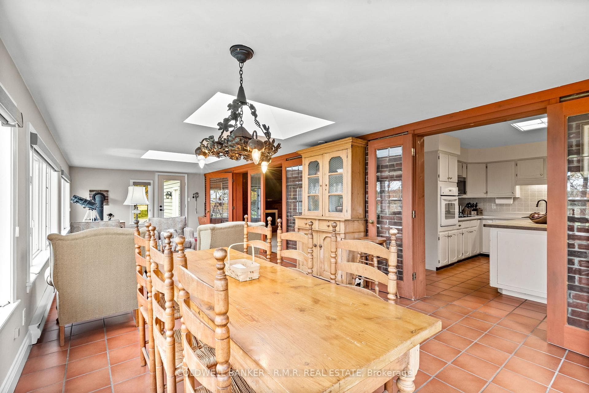 1085 Mount Pleasant Road photo 12