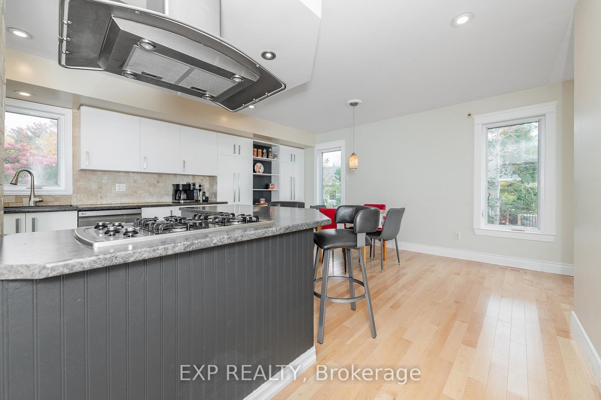 1238 Barnwell Crescent photo 9