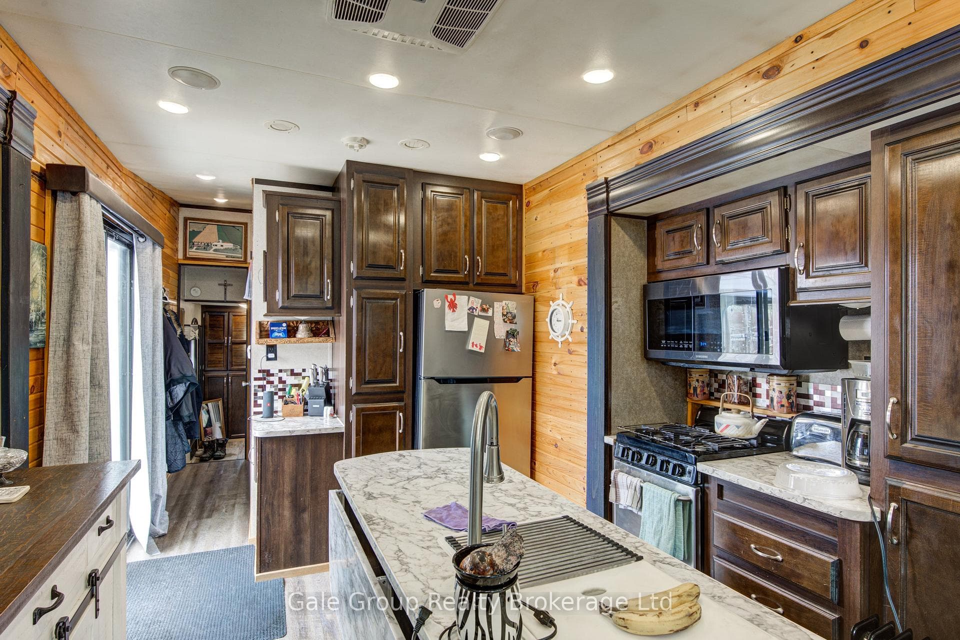 495856 10th Line Unit 92 photo 11