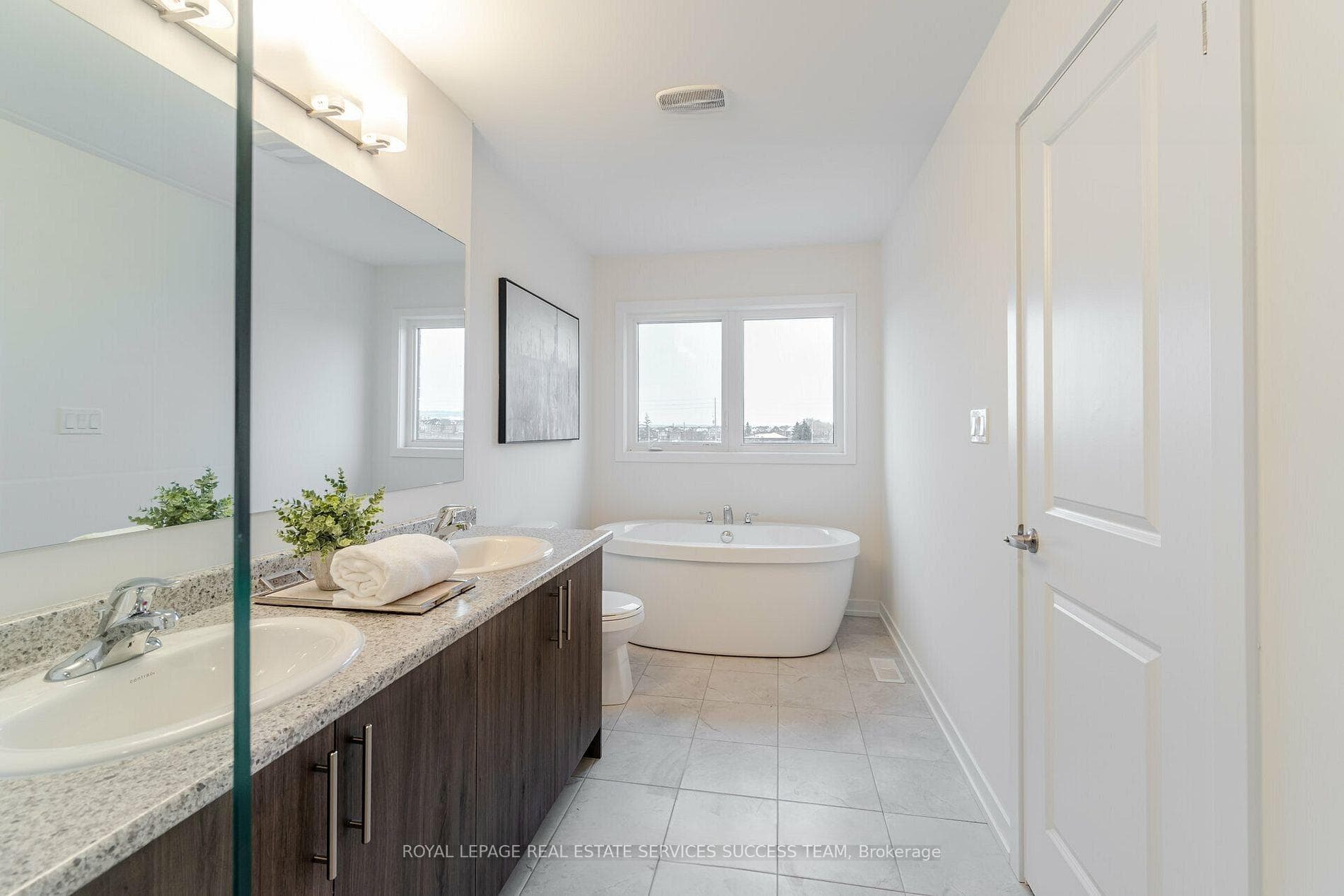 1496 Rose Way photo 13
