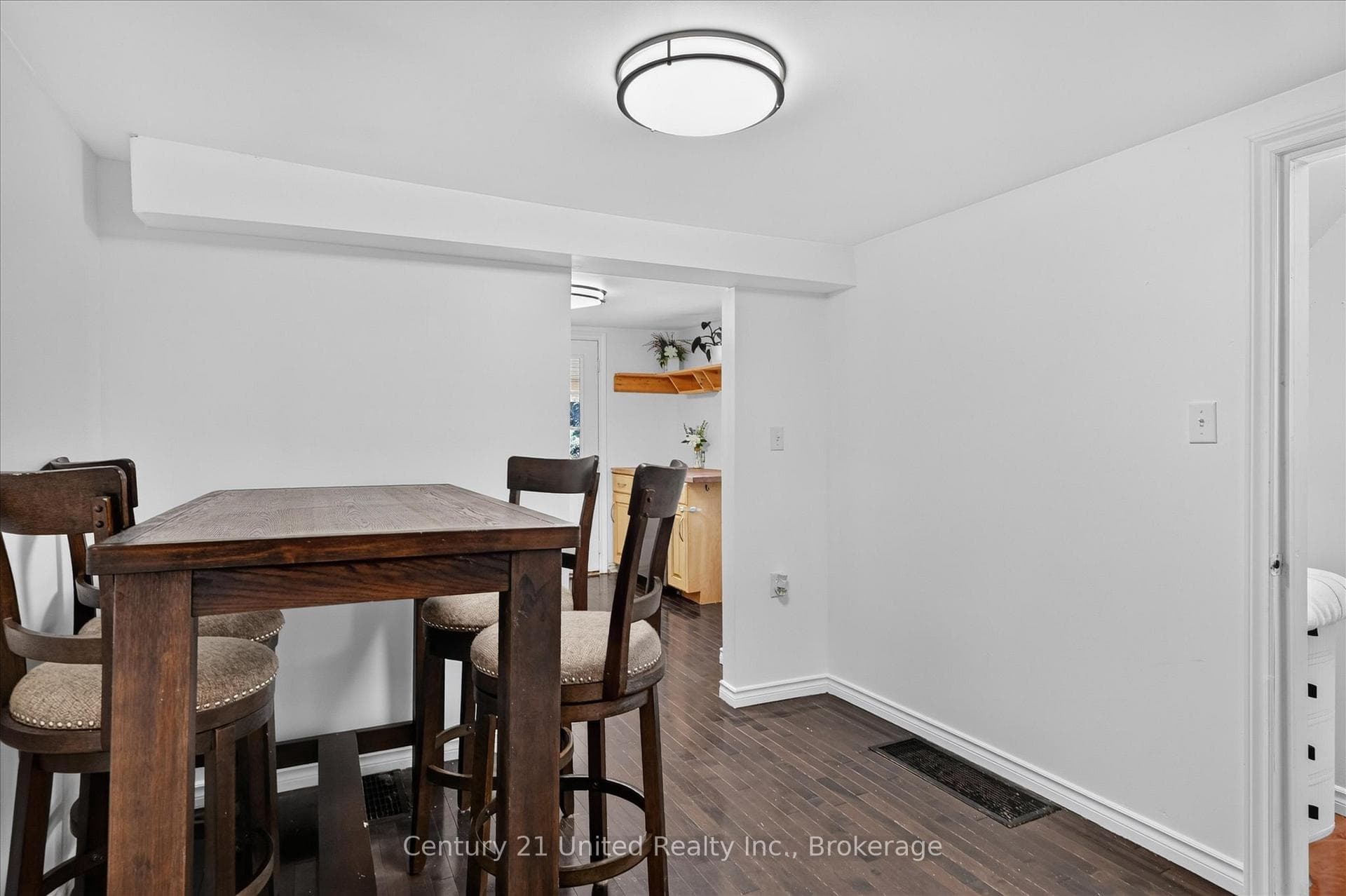 688 St Marys Street photo 16