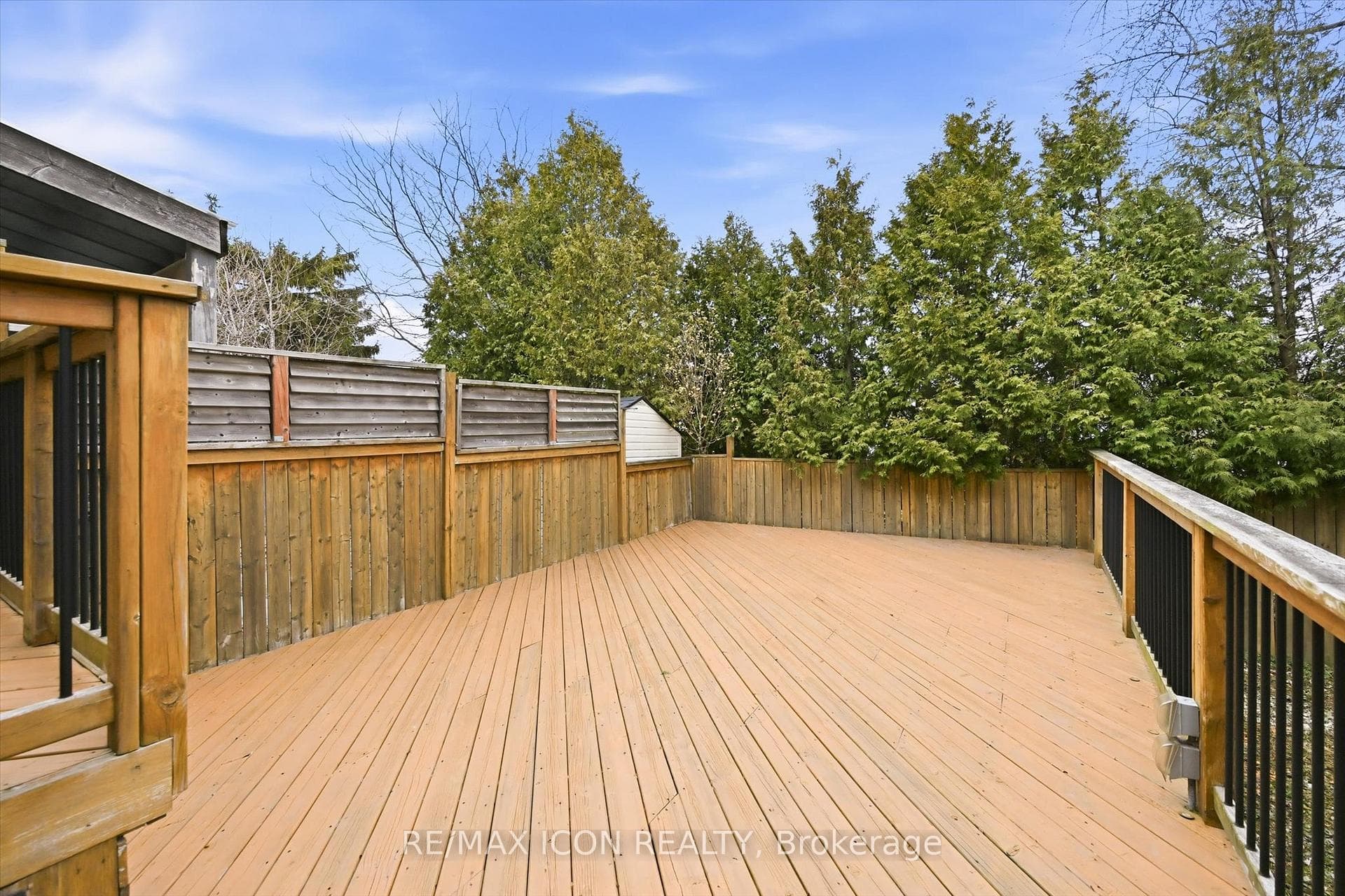 64 Springvalley Crescent photo 39