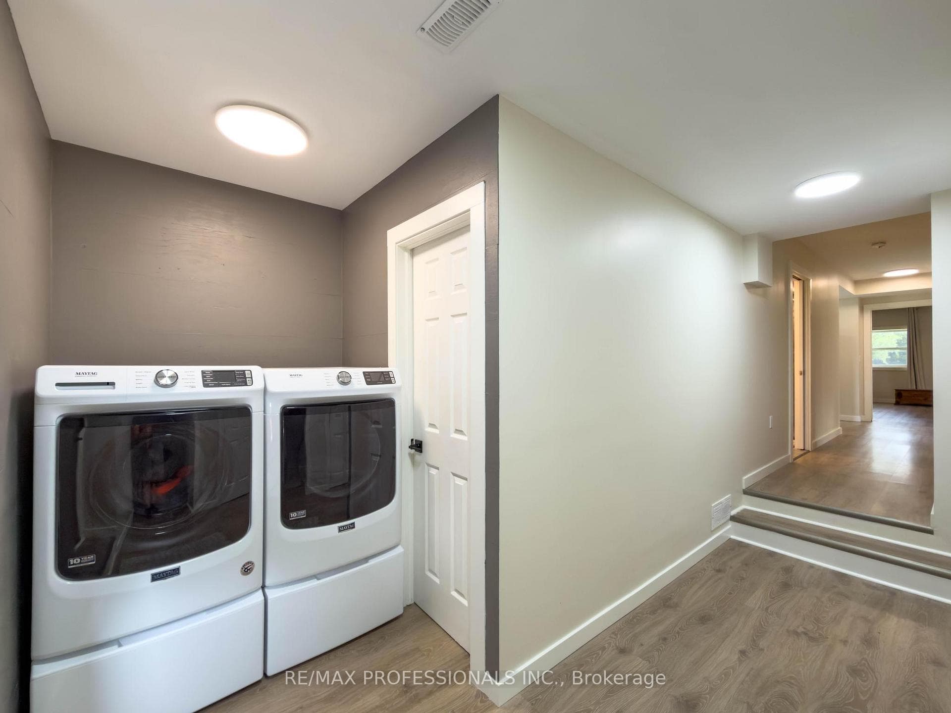 1744 Ridgemount Road photo 25