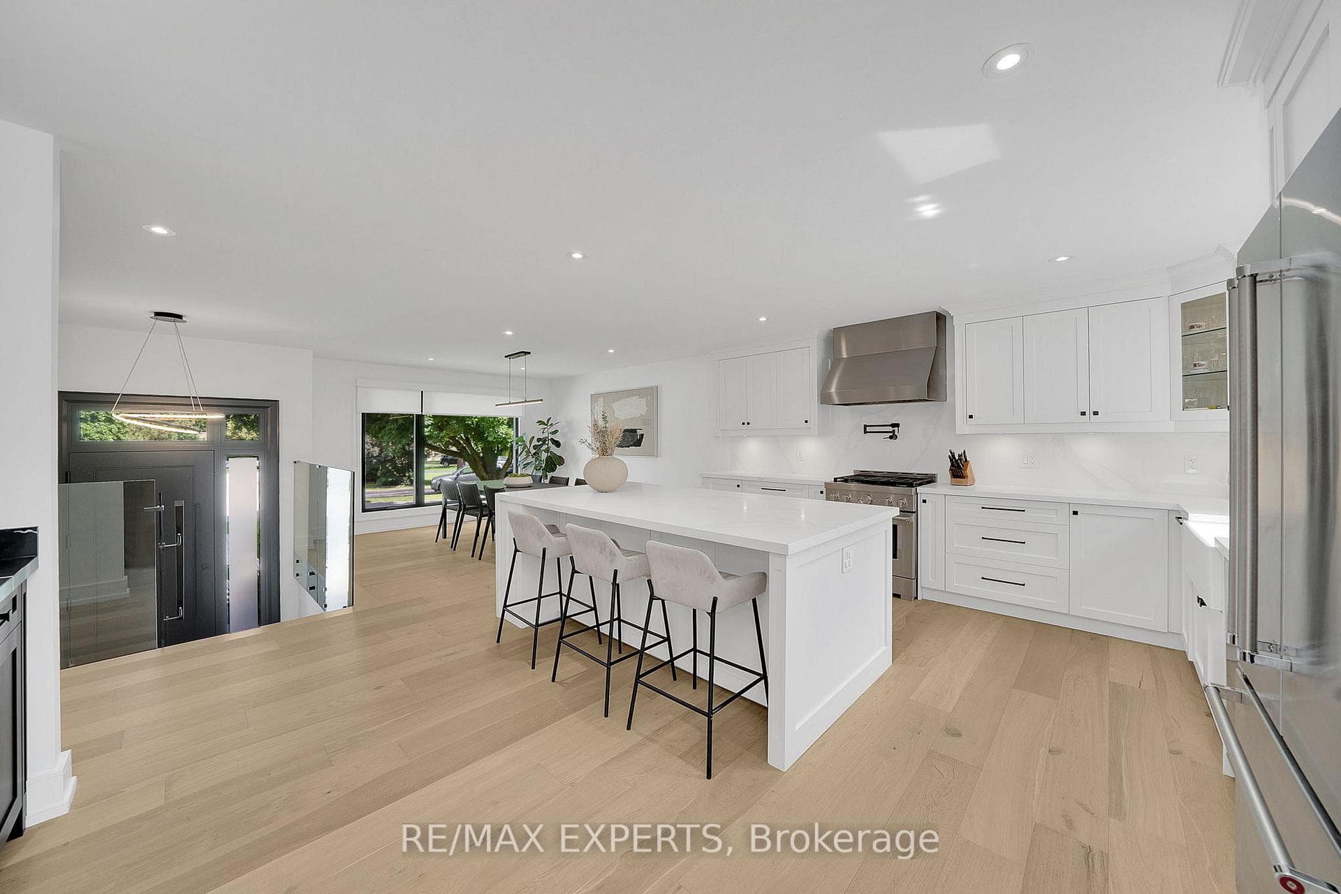 348 Marple Crescent photo 13