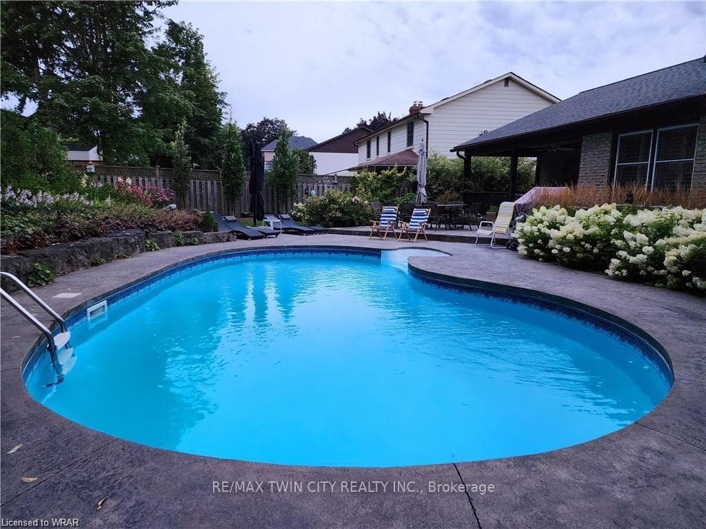 39 Huntley Crescent photo 3