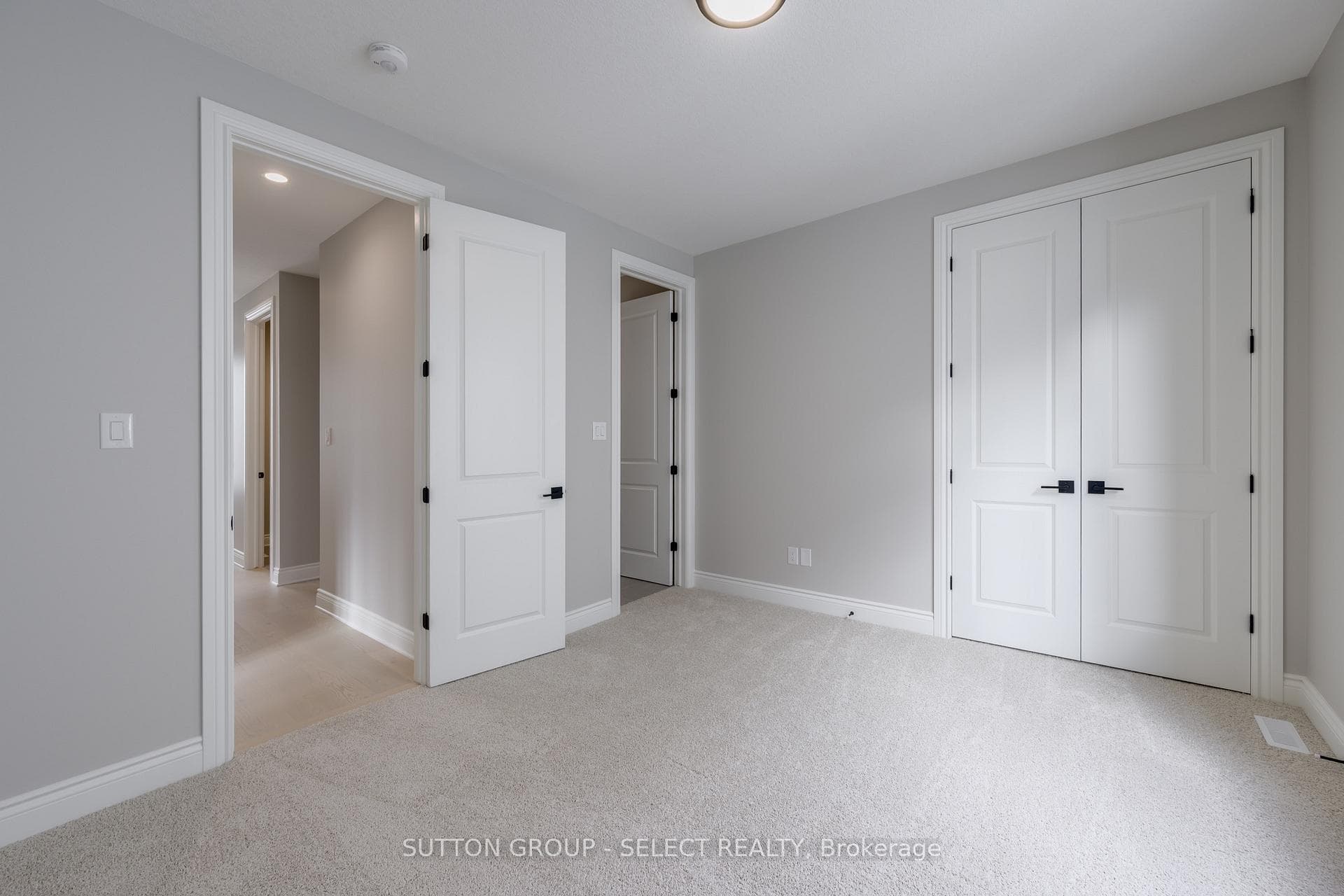 2835 Sheffield Place Unit 7 photo 31