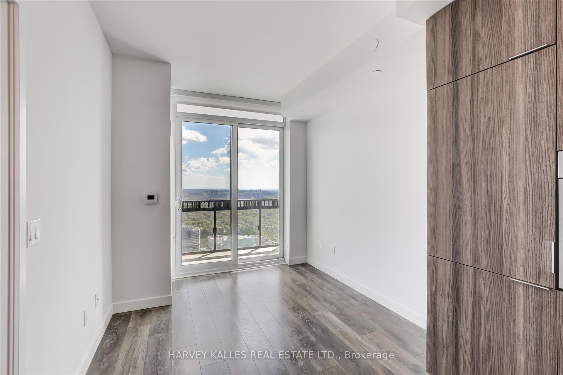 8 Eglinton Avenue Unit 5209 photo 18