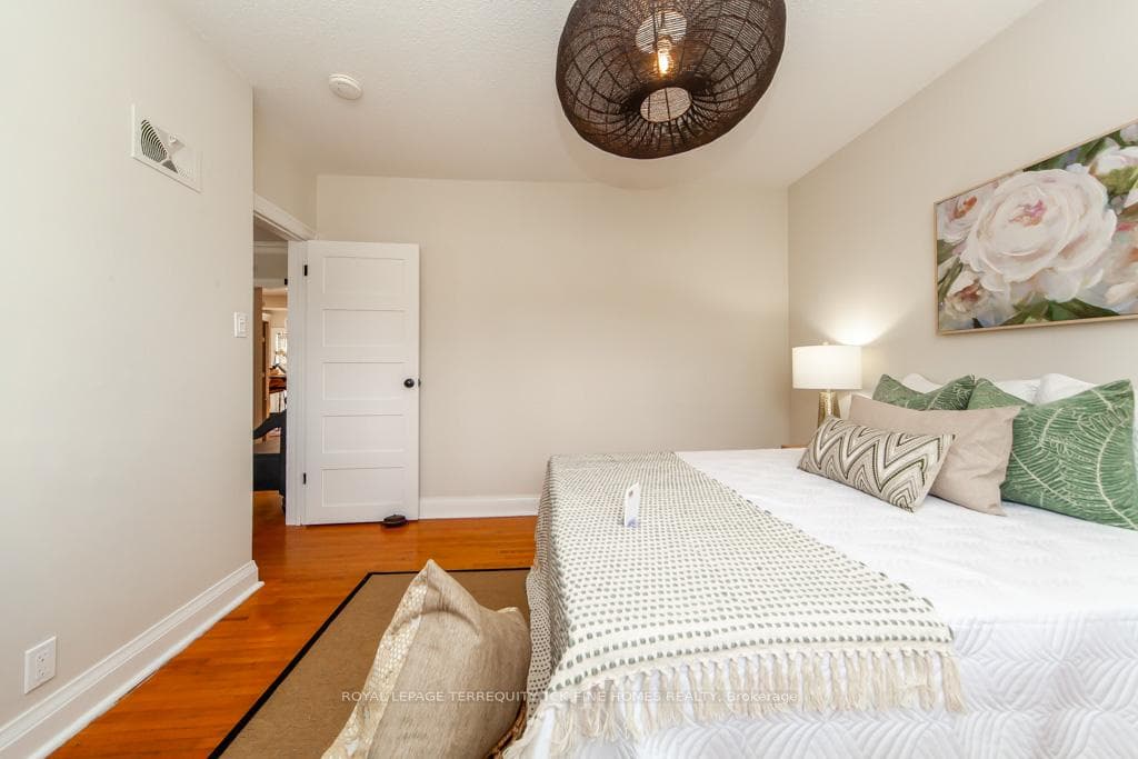 76 Harris Avenue photo 8