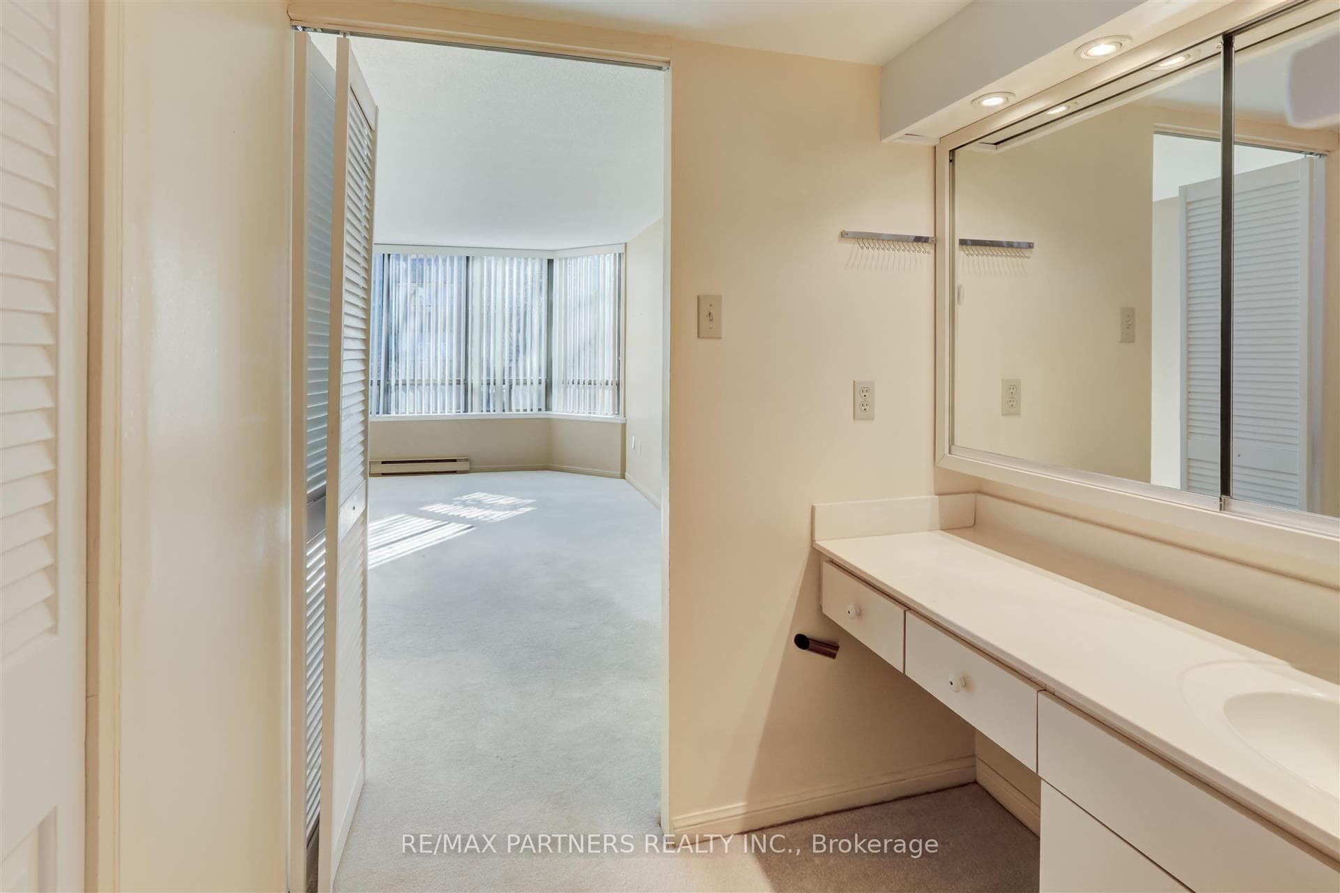 255 The Donway N/A Unit 220 photo 18