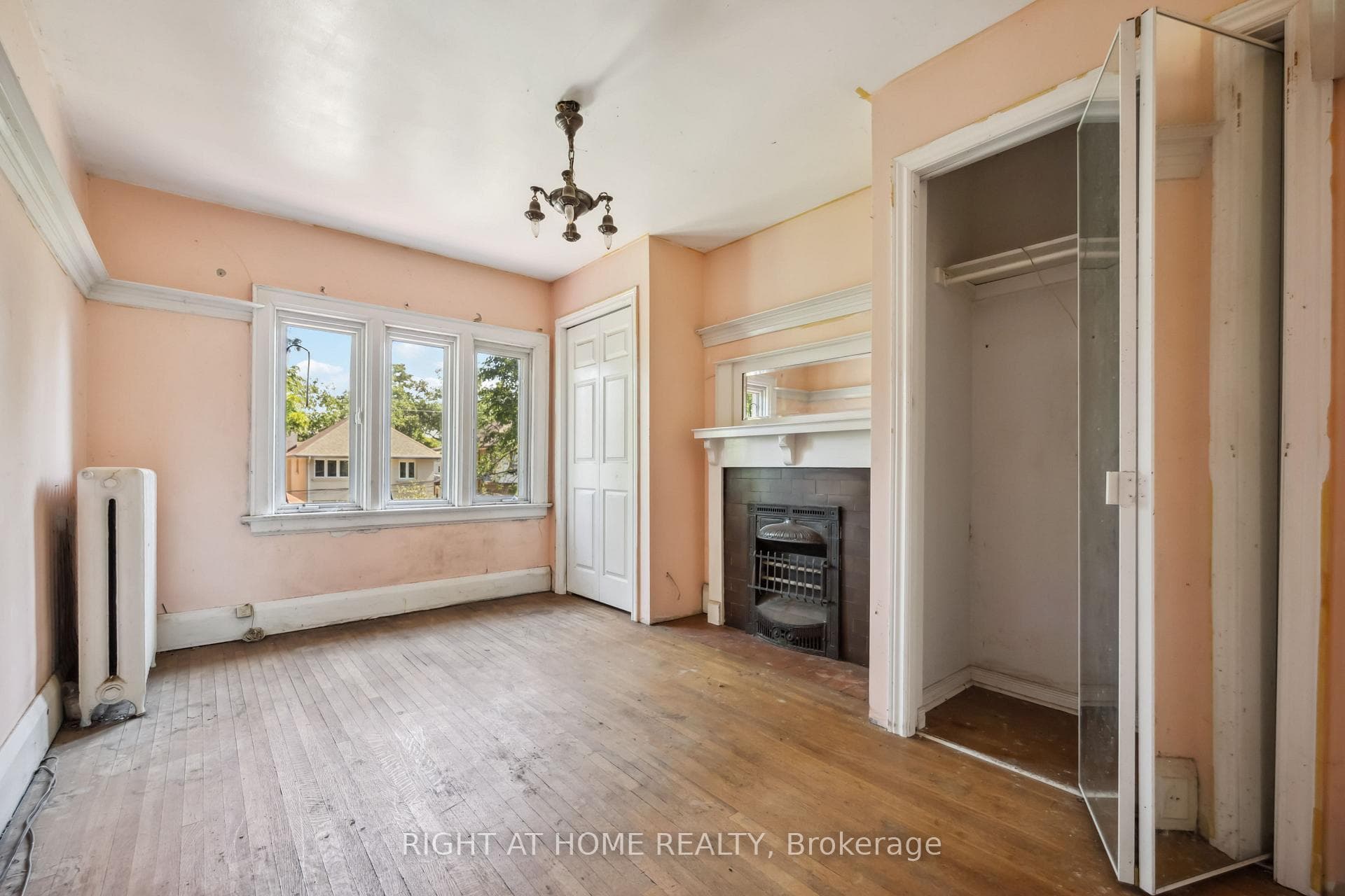 57 Evans Avenue photo 16