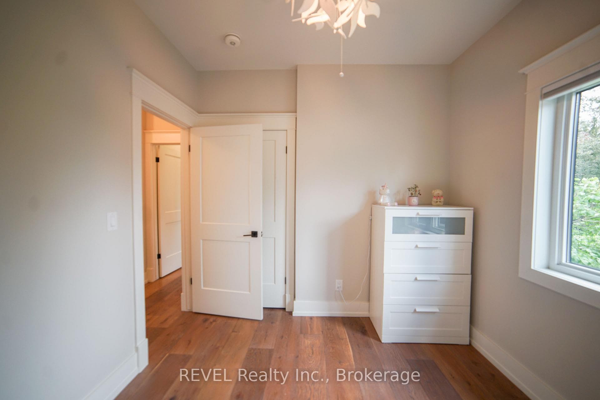 3733 Roxborough Avenue photo 26
