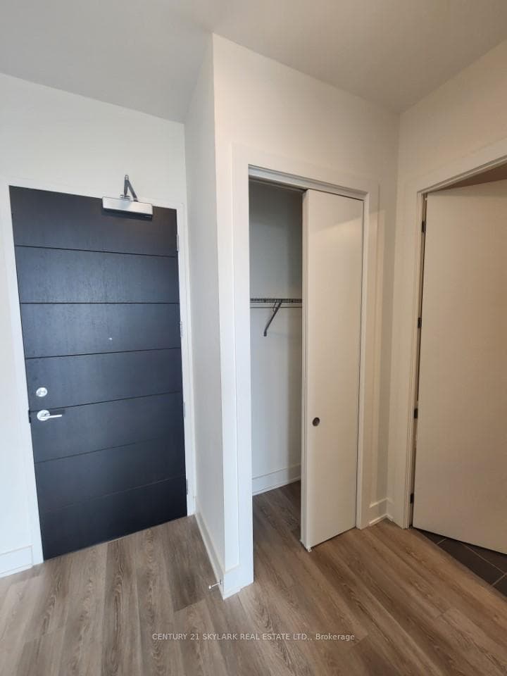 212 King William Street Unit 1416 photo 4