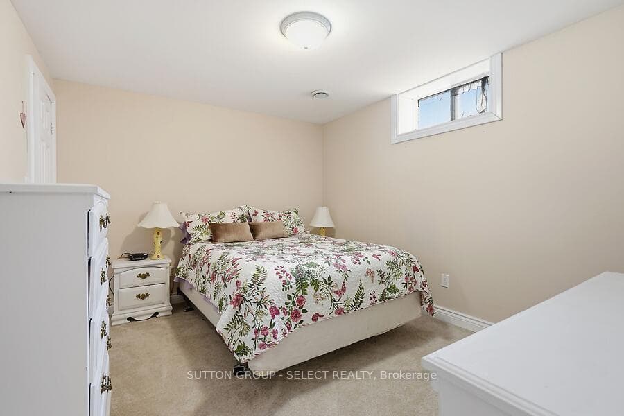 1758 Devos Drive photo 36