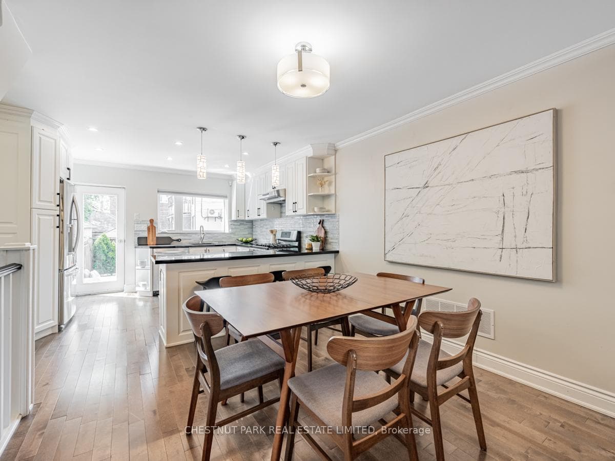 615 Soudan Avenue photo 8