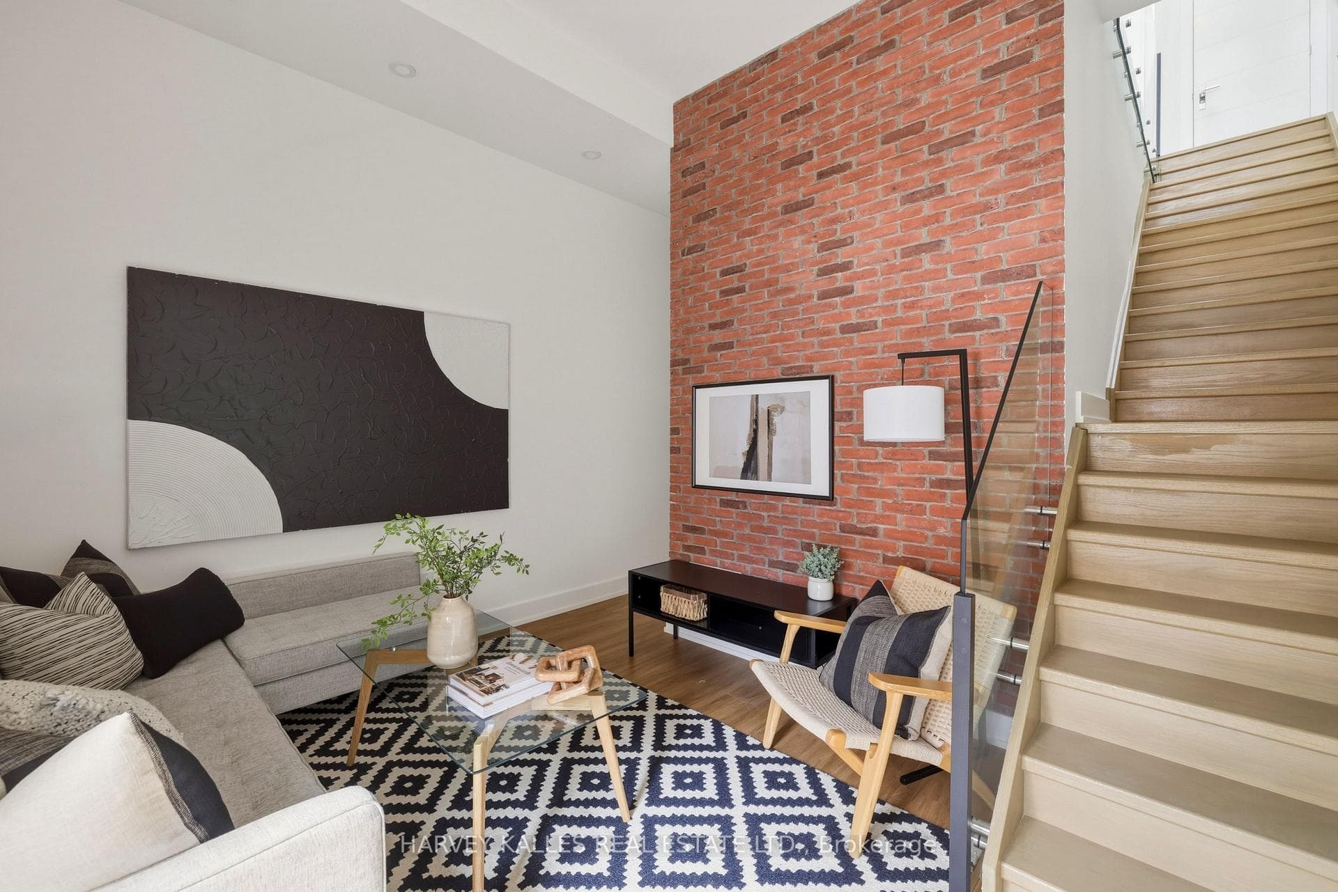 599 Soudan Avenue photo 42
