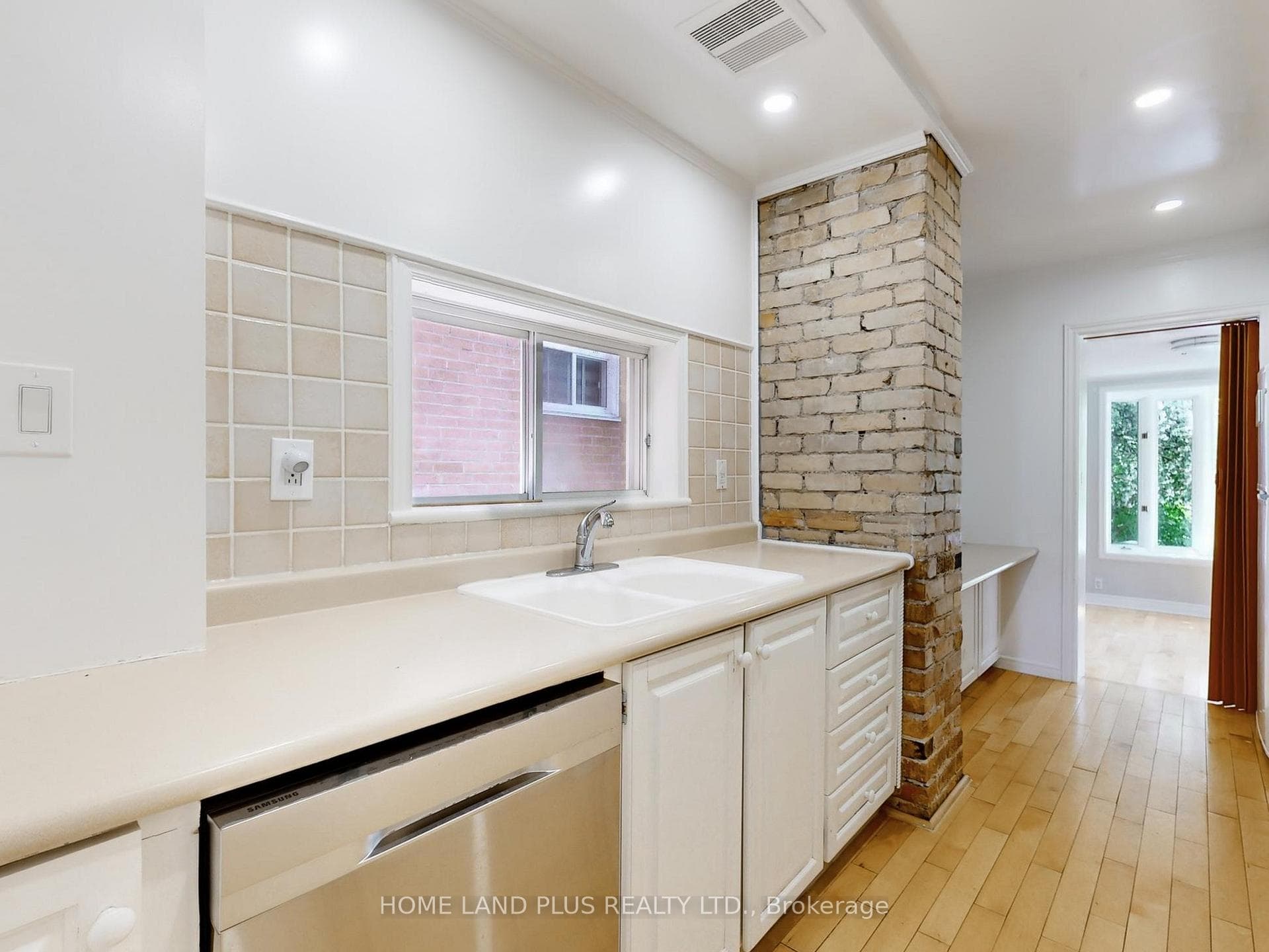 48 Marmot Street photo 12