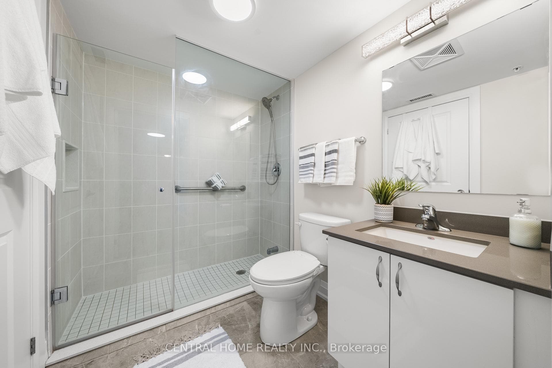 481 Rupert Avenue Unit 304 photo 32