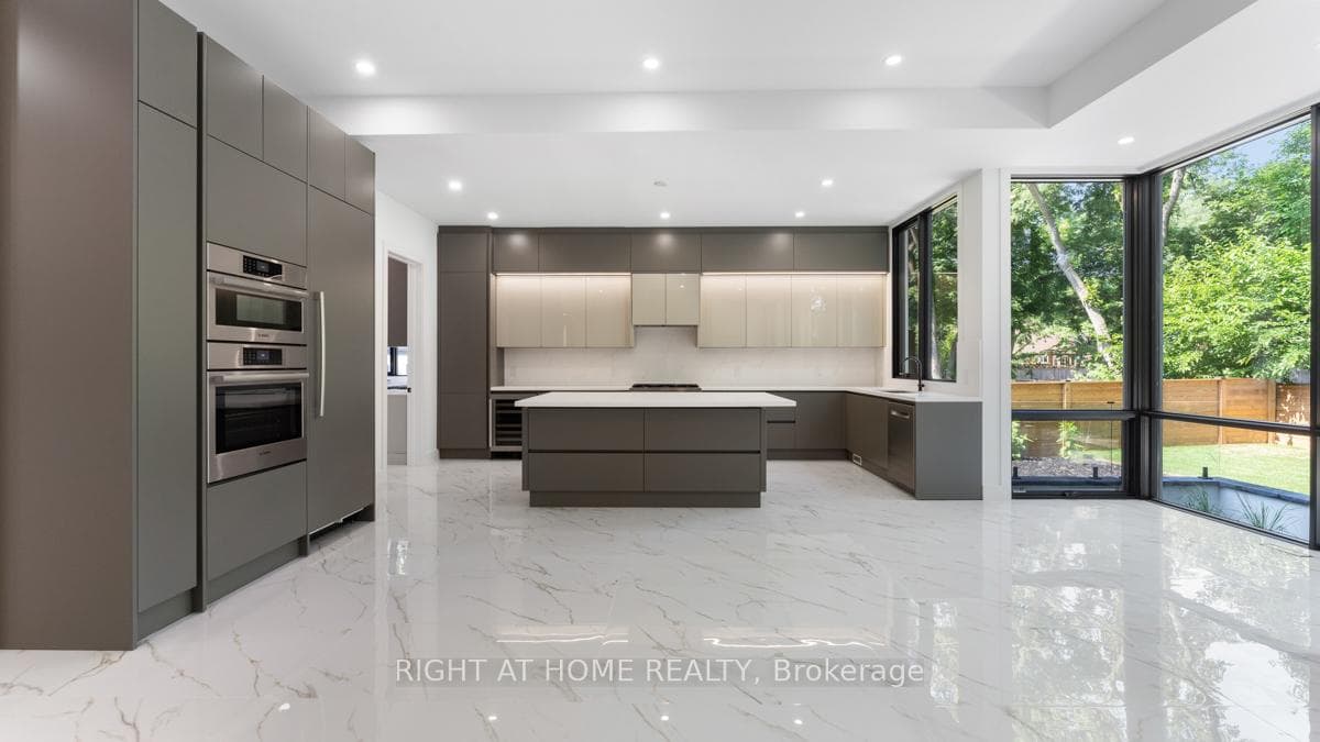 301 Lakeshore Road photo 10