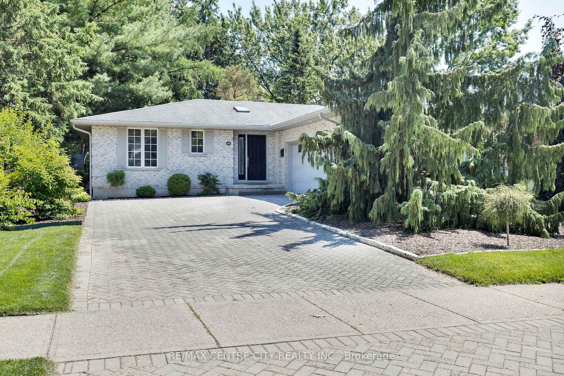 439 Grosvenor Street photo 3