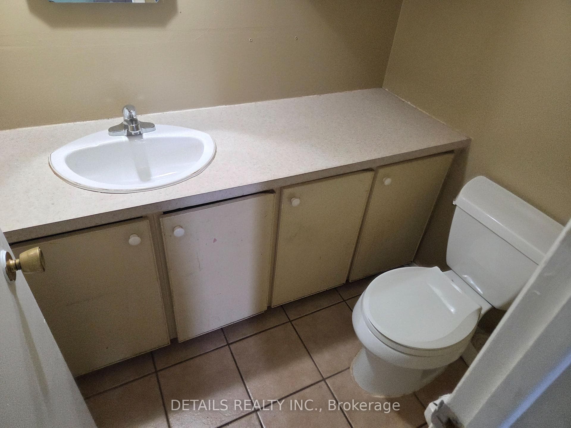 46 BEAUMARIS Drive photo 17